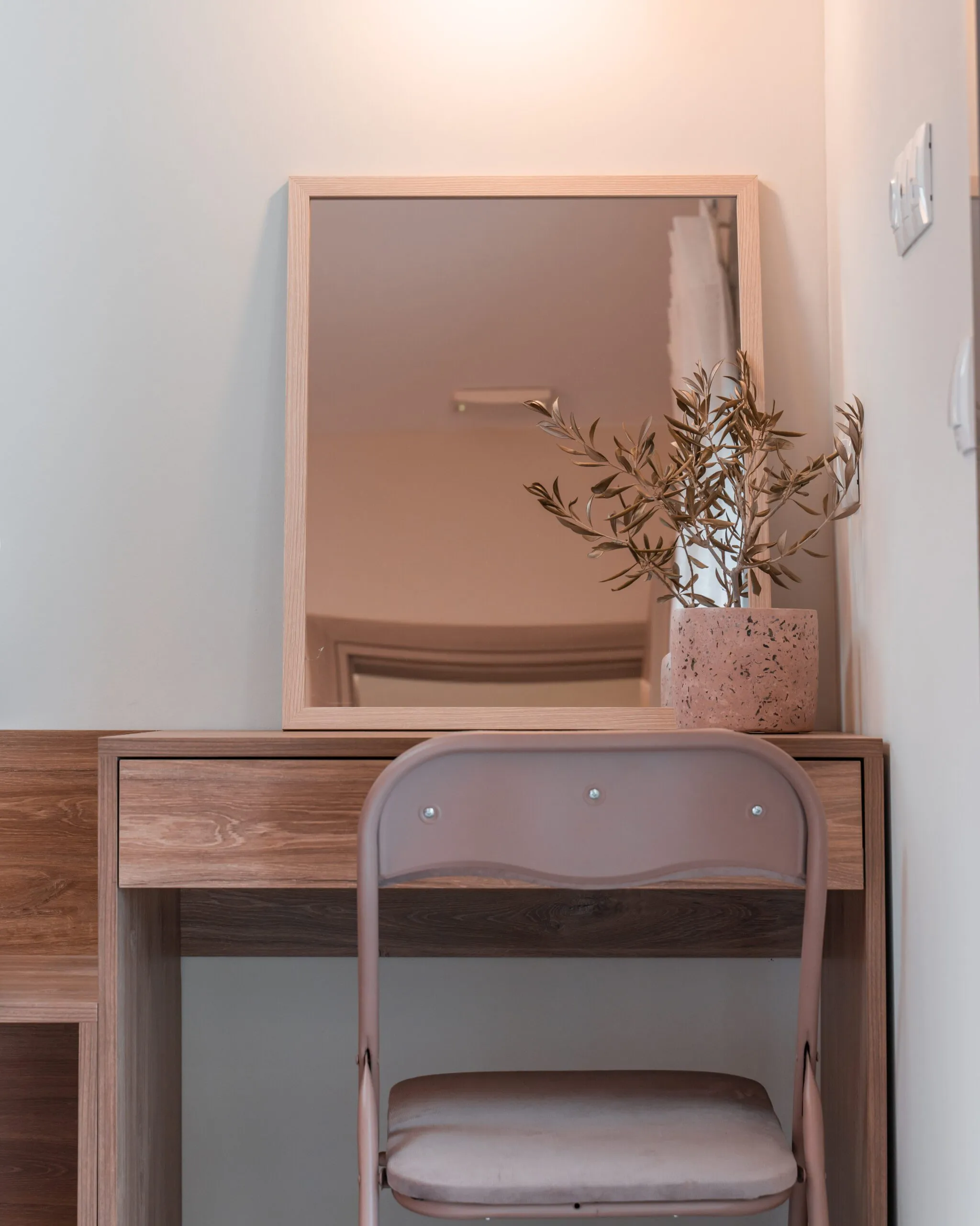 Dressing table with mirror and olive plant